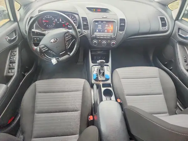 3KPFL4A74HE060581 2017 KIA FORTE - Image 8