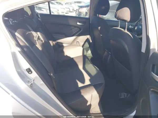3KPFL4A74HE063819 2017 KIA FORTE - Image 8