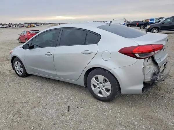 3KPFL4A74HE066882 2017 KIA FORTE - Image 2