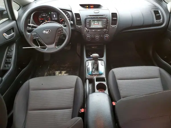 3KPFL4A74HE066882 2017 KIA FORTE - Image 8