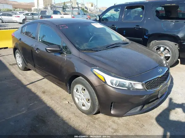 3KPFL4A74HE067076 2017 KIA FORTE - Image 1
