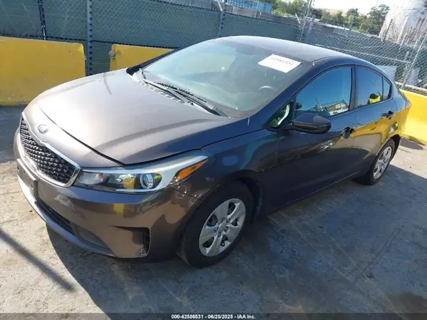3KPFL4A74HE067076 2017 KIA FORTE - Image 2