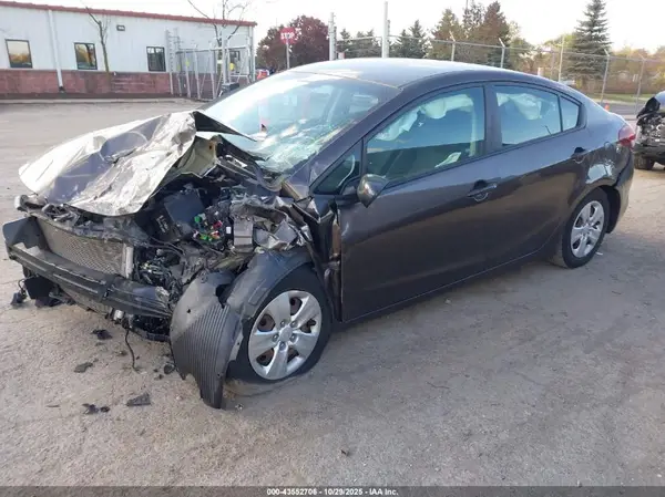 3KPFL4A74HE068647 2017 KIA FORTE - Image 2