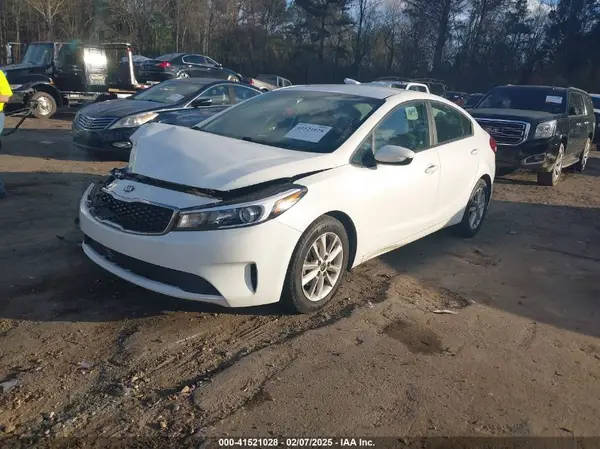 3KPFL4A74HE071600 2017 KIA FORTE - Image 2