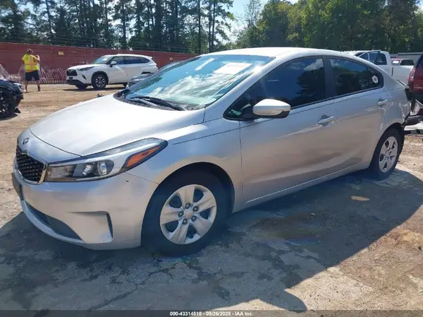 3KPFL4A74HE084282 2017 KIA FORTE - Image 2
