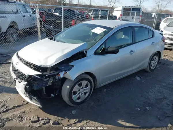 3KPFL4A74HE084945 2017 KIA FORTE - Image 2