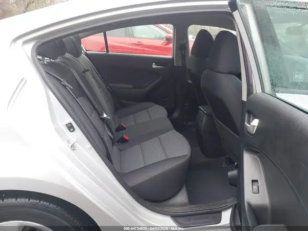3KPFL4A74HE087117 2017 KIA FORTE - Image 8