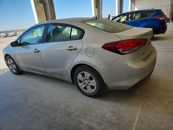 3KPFL4A74HE090440 2017 KIA FORTE - Image 2