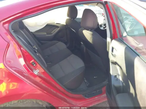 3KPFL4A74HE091412 2017 KIA FORTE - Image 8