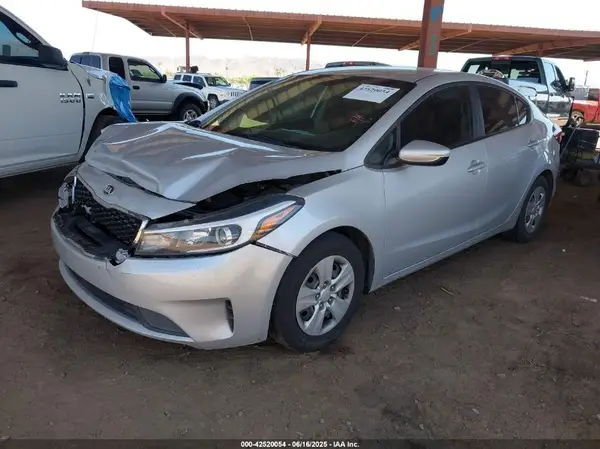 3KPFL4A74HE091975 2017 KIA FORTE - Image 2