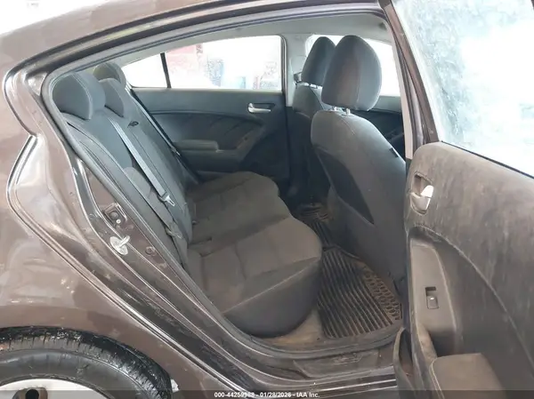 3KPFL4A74HE096464 2017 KIA FORTE - Image 8