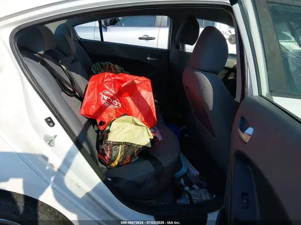 3KPFL4A74HE096562 2017 KIA FORTE - Image 8