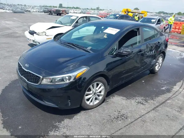 3KPFL4A74HE099400 2017 KIA FORTE - Image 2