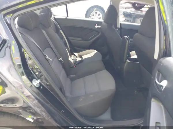 3KPFL4A74HE099400 2017 KIA FORTE - Image 8