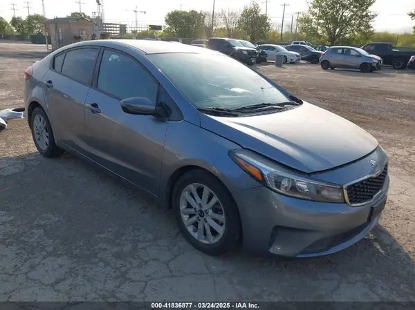 3KPFL4A74HE104627 2017 KIA FORTE - Image 1