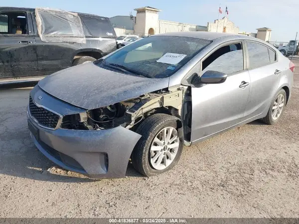 3KPFL4A74HE104627 2017 KIA FORTE - Image 2