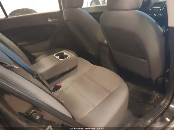 3KPFL4A74HE104675 2017 KIA FORTE - Image 8