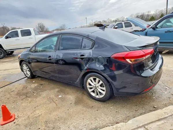 3KPFL4A74HE106961 2017 KIA FORTE - Image 2
