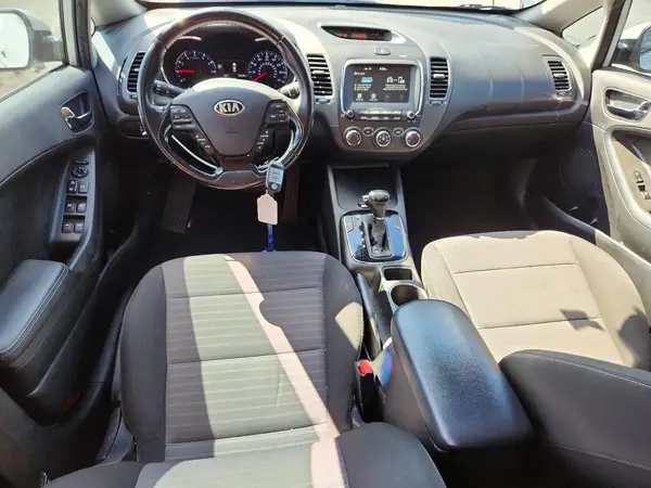 3KPFL4A74HE107625 2017 KIA FORTE - Image 8