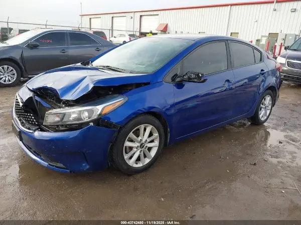 3KPFL4A74HE108418 2017 KIA FORTE - Image 2