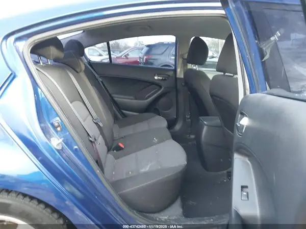 3KPFL4A74HE108418 2017 KIA FORTE - Image 8