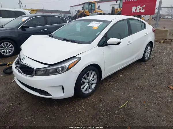 3KPFL4A74HE110864 2017 KIA FORTE - Image 2