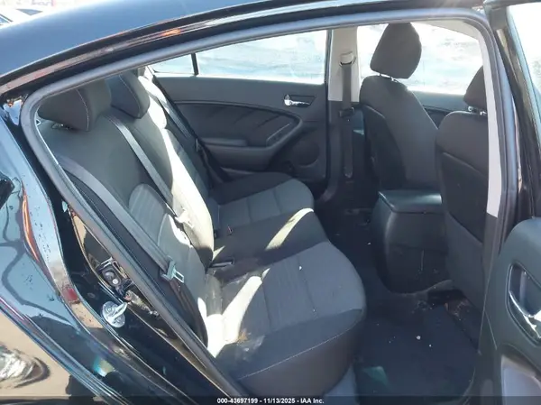 3KPFL4A74HE111223 2017 KIA FORTE - Image 8