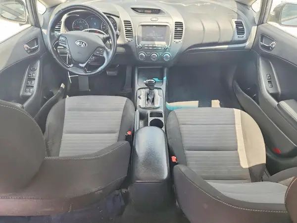 3KPFL4A74HE111674 2017 KIA FORTE - Image 8