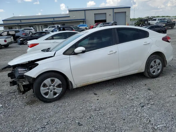 3KPFL4A74HE114638 2017 KIA FORTE - Image 1