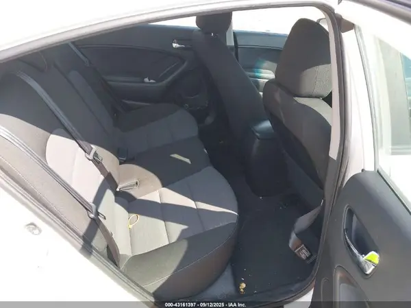 3KPFL4A74HE116308 2017 KIA FORTE - Image 8