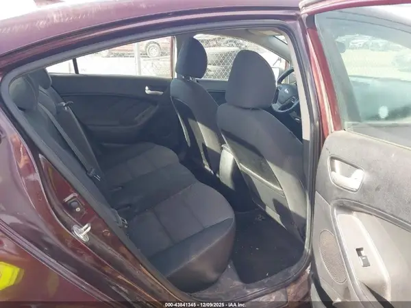3KPFL4A74HE116695 2017 KIA FORTE - Image 8