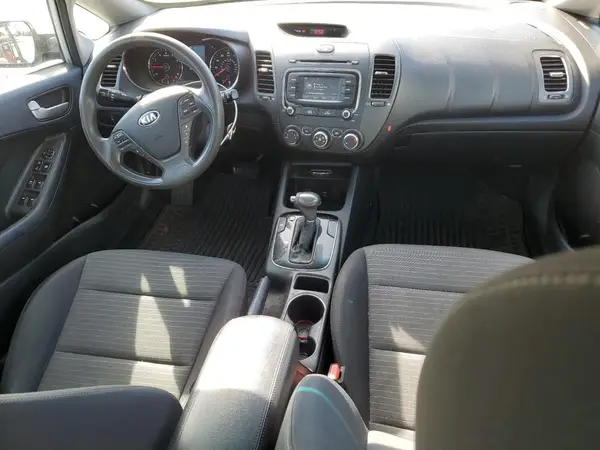 3KPFL4A74HE117376 2017 KIA FORTE - Image 8