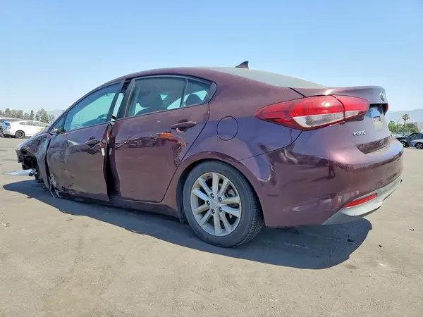 3KPFL4A74HE117622 2017 KIA FORTE - Image 2