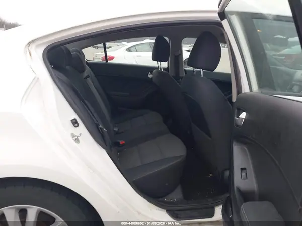 3KPFL4A74HE122349 2017 KIA FORTE - Image 8