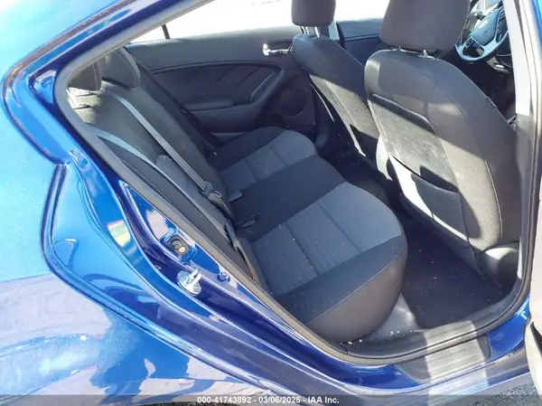 3KPFL4A74HE125350 2017 KIA FORTE - Image 8