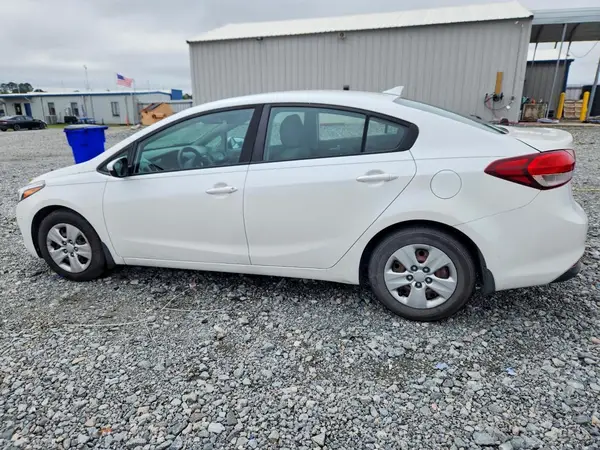 3KPFL4A74HE131469 2017 KIA FORTE - Image 2