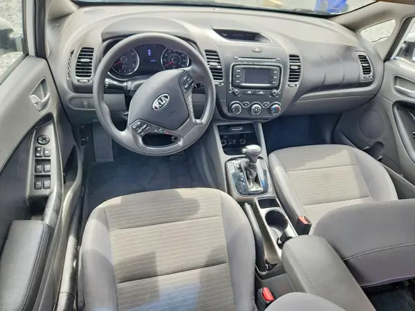 3KPFL4A74HE131469 2017 KIA FORTE - Image 8
