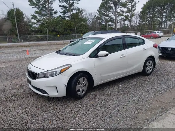 3KPFL4A74HE136090 2017 KIA FORTE - Image 2