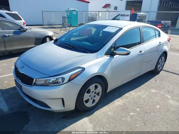 3KPFL4A74HE137644 2017 KIA FORTE - Image 2