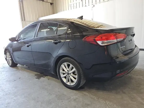 3KPFL4A74HE141077 2017 KIA FORTE - Image 2