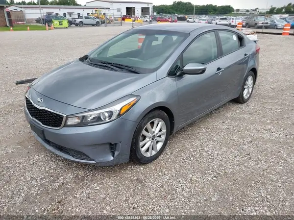 3KPFL4A74HE142648 2017 KIA FORTE - Image 2