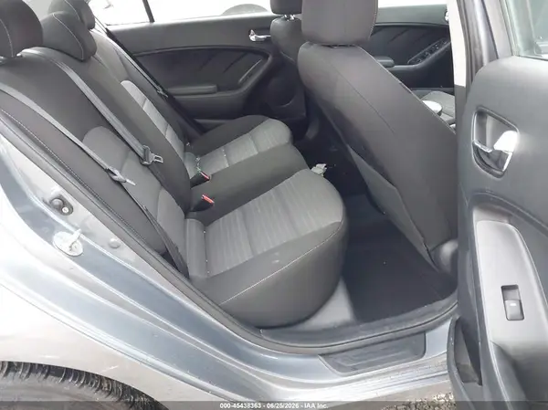 3KPFL4A74HE142648 2017 KIA FORTE - Image 8
