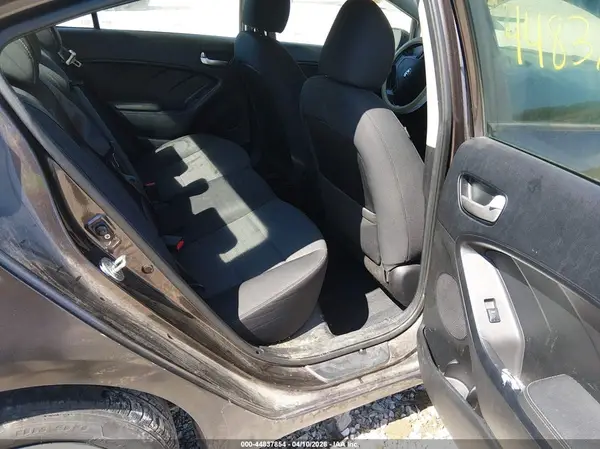 3KPFL4A74HE147770 2017 KIA FORTE - Image 8