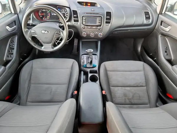3KPFL4A74HE148398 2017 KIA FORTE - Image 8