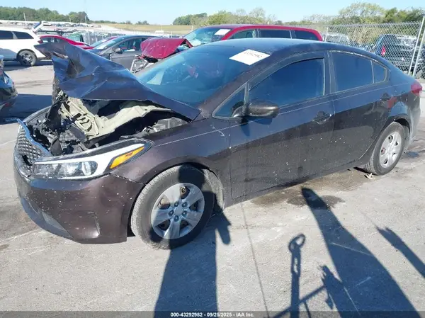 3KPFL4A74HE150717 2017 KIA FORTE - Image 2
