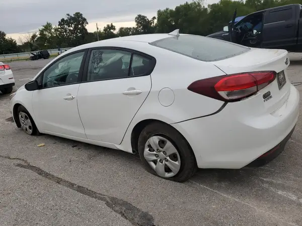 3KPFL4A74HE151091 2017 KIA FORTE - Image 2