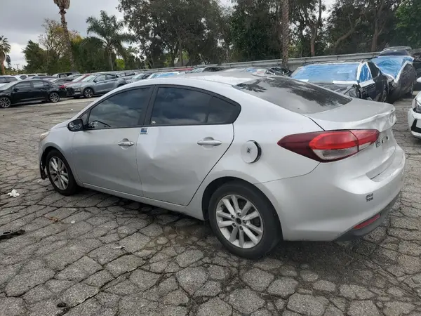 3KPFL4A74HE151592 2017 KIA FORTE - Image 2