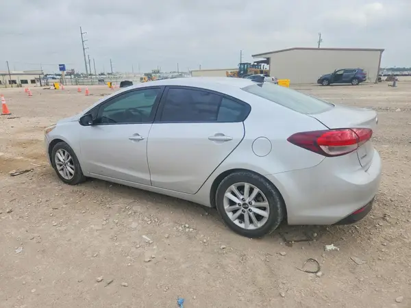 3KPFL4A74HE152144 2017 KIA FORTE - Image 2
