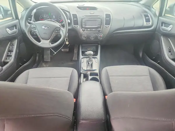 3KPFL4A74HE152144 2017 KIA FORTE - Image 8