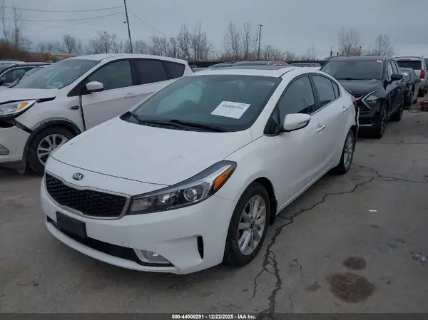 3KPFL4A74HE157621 2017 KIA FORTE - Image 2